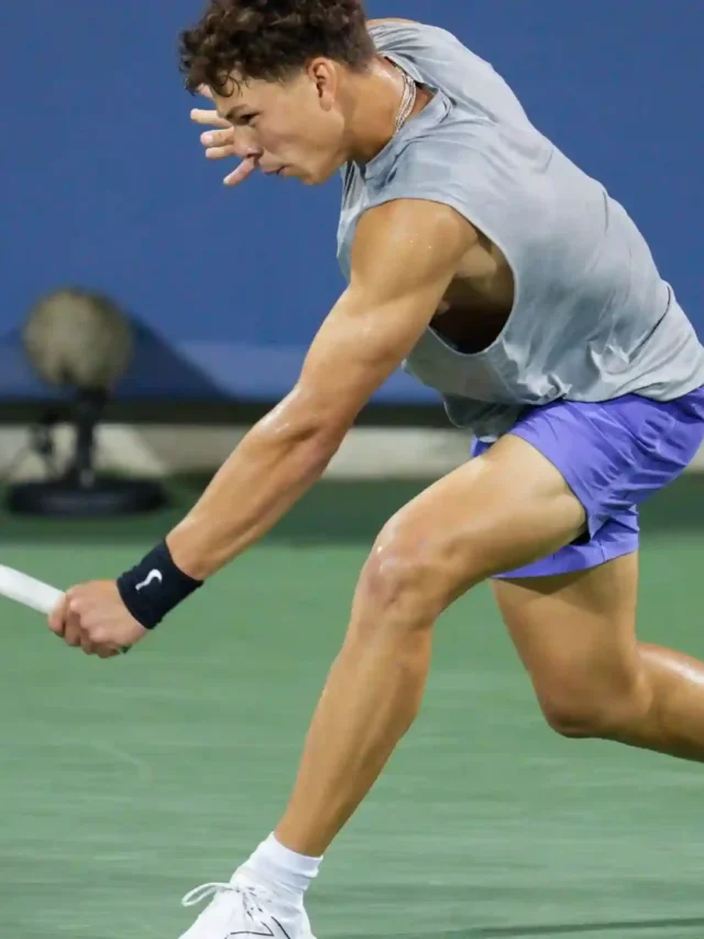 He also has a career-high ATP double ranking of No. 280 achieved on 14 November 2022. Shelton won the 2016 USTA junior national championship in doubles.