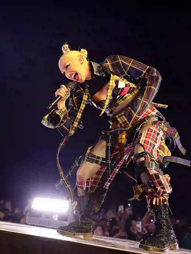 Gwen Stefani expressed surprise at the reunion during their performance of "Hella Good."